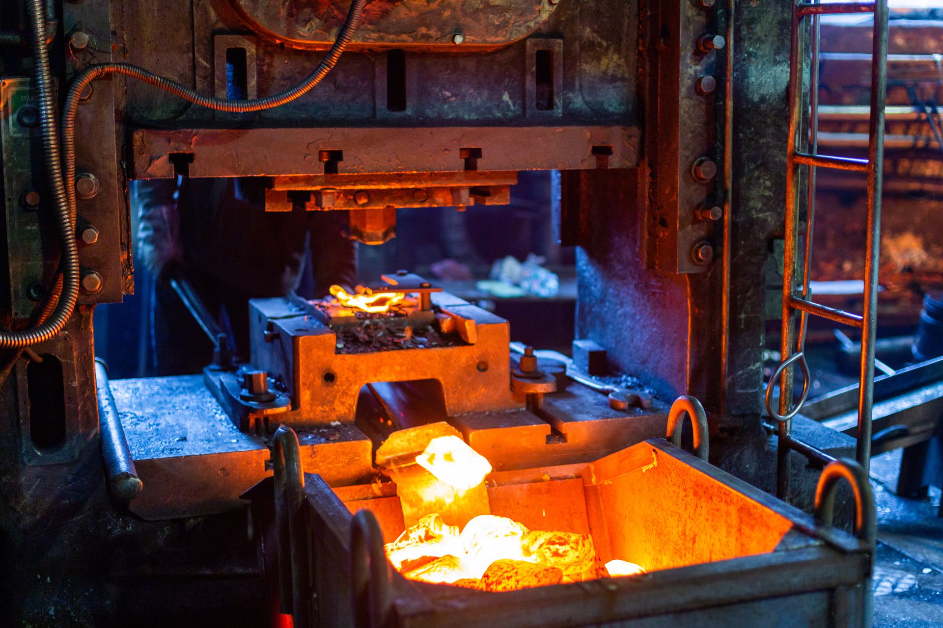 Hot forging press