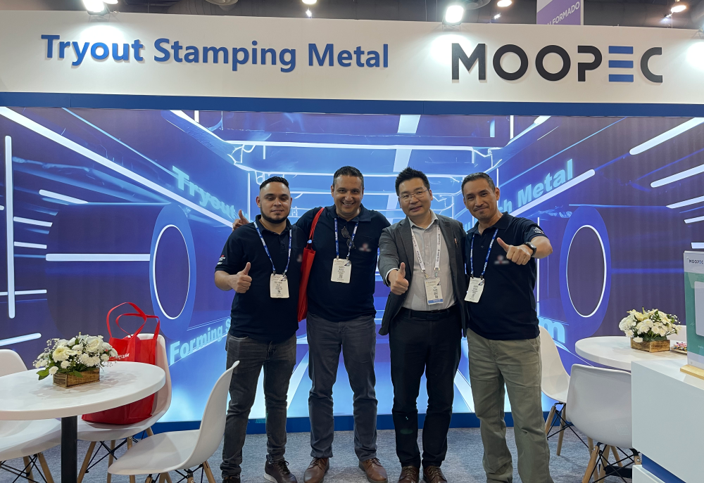MOOPEC team at FABTECH Mexico 2023 booth