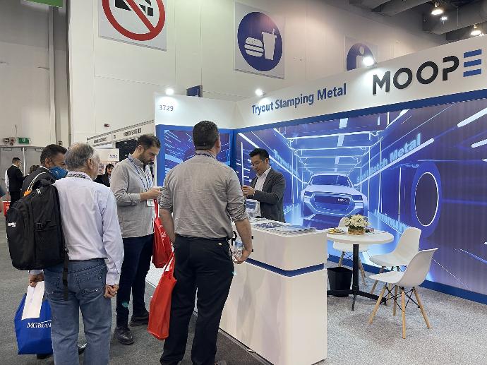 Visitors at MOOPEC booth FABTECH Mexico 2023